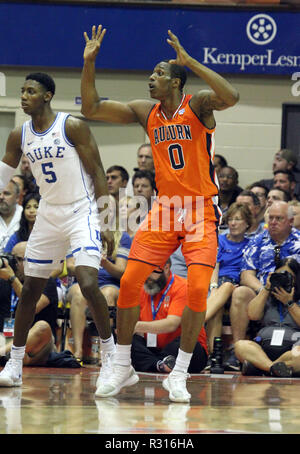 17 novembre 2018 - Auburn Tigers avant Horace Spencer # 0 appelle à la balle lors d'un match entre le Maui Invitational Duke Blue Devils et l'Auburn Tigers au Lahaina Civic Center de Lahaina, Maui, HI - Michael Sullivan/CSM Banque D'Images