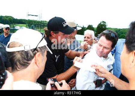 NY9  SMG Phil Mickelson   12 Bethpage 060809.JPG BETHPAGE, NEW YORK - 8 juin 2009 : Phil Mickelson jouant une pratique ronde de golf au Golf de Bethphagé avant l'US Open. sur 08 juin 2009 à Bethpage, New York. (Photo par les tempêtes Media Group) ; Phil Mickelson DOIT APPELER DANS LES TEMPÊTES Orages Michael Media Group Inc. (305) 632-3400 - cellulaire (305) 513-5783 - Téléc. MikeStorm@aol.com Banque D'Images