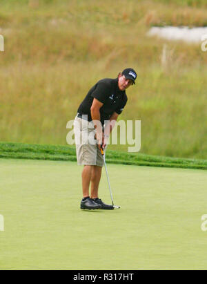 NY9  SMG Phil Mickelson   05 Bethpage 060809.JPG BETHPAGE, NEW YORK - 8 juin 2009 : Phil Mickelson jouant une pratique ronde de golf au Golf de Bethphagé avant l'US Open. sur 08 juin 2009 à Bethpage, New York. (Photo par les tempêtes Media Group) ; Phil Mickelson DOIT APPELER DANS LES TEMPÊTES Orages Michael Media Group Inc. (305) 632-3400 - cellulaire (305) 513-5783 - Téléc. MikeStorm@aol.com Banque D'Images