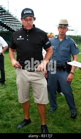 NY9  SMG Phil Mickelson   15 Bethpage 060809.JPG BETHPAGE, NEW YORK - 8 juin 2009 : Phil Mickelson jouant une pratique ronde de golf au Golf de Bethphagé avant l'US Open. sur 08 juin 2009 à Bethpage, New York. (Photo par les tempêtes Media Group) ; Phil Mickelson DOIT APPELER DANS LES TEMPÊTES Orages Michael Media Group Inc. (305) 632-3400 - cellulaire (305) 513-5783 - Téléc. MikeStorm@aol.com Banque D'Images