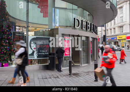 Debenhams, Liverpool, Merseyside. Météo britannique. 21 novembre 2018. Froid, venteux et nuageux comme la ville du district de détail se prépare pour l'une des journées les plus chargées de l'année, le Black Friday s'annonce. /AlamyLiveNews MediaWorldImages ; crédit. Banque D'Images