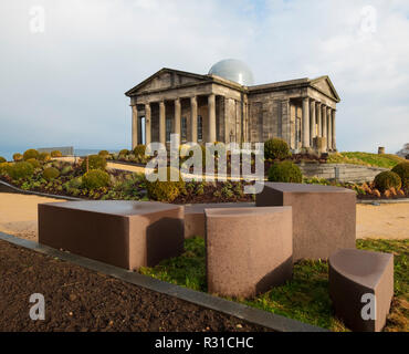 Edinburgh, Ecosse, Royaume-Uni. 21 novembre, 2018. La ville historique Observatoire sur Calton Hill sera de nouveau ouvert comme la convention collective, un organisme artistique et mettra en vedette l'observatoire municipal restauré, de la ville, et d'un espace d'exposition ainsi que l'Affût , un nouveau restaurant géré par les propriétaires de la maison du jardinier. Il s'ouvre au public le 24 novembre, 2018. Credit : Iain Masterton/Alamy Live News Banque D'Images