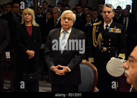 Athènes, Grèce. 21 Nov, 2018. Le président de la République grecque Prokopis Pavlopoulos vu dans la Cathédrale d'Athènes à la date anniversaire de forces armées grecques. Credit : Giorgos Zachos SOPA/Images/ZUMA/Alamy Fil Live News Banque D'Images