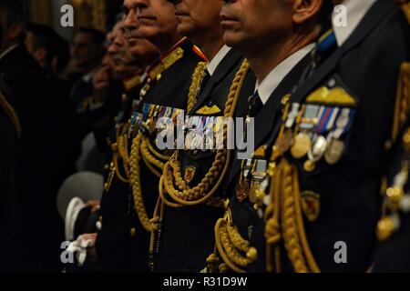 Athènes, Grèce. 21 Nov, 2018. Les membres des Forces armées grecques vu dans la Cathédrale d'Athènes pendant le jour anniversaire de forces armées grecques. Credit : Giorgos Zachos SOPA/Images/ZUMA/Alamy Fil Live News Banque D'Images