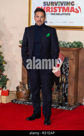 Londres, Royaume-Uni. 21 Nov 2018. assiste à la première mondiale de "survivre avec les proches de Noël' à vue West End le 21 novembre 2018 à Londres, en Angleterre. Crédit : Gary Mitchell, GMP Media/Alamy Live News Banque D'Images