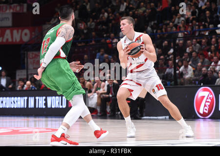 Foto Claudio Grassi/LaPresse 21 novembre 2018 Assago (MI) Italia sport basket AX Armani Exchange Olimpia Milan vs Kirolbet Baskonia Vitoria - Turkish Airlines Eurolega 2018/2019 - Mediolanum Forum. Nella foto : Kaleb Tarczewski (# 15 AX Armani Exchange Olimpia Milano) Photo Claudio Grassi/LaPresse 21 novembre 2018 Assago (MI) Italy sport basket AX Armani Exchange Olimpia Milan vs Kirolbet Baskonia Vitoria - Turkish Airlines EuroLeague 2018/2019 - Mediolanum Forum. dans la pic : Kaleb Tarczewski (# 15 AX Armani Exchange Olimpia Milano) Banque D'Images