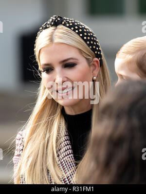 Première fille et conseiller du président Ivanka Trump arrive avant au président des États-Unis, Donald J. Trump et la Première Dame Melania Trump hébergeant la dinde de Thanksgiving National amnistiant cérémonie dans la roseraie de la Maison Blanche à Washington, DC le mardi 20 novembre, 2018. En fonction de la White House Historical Association, la cérémonie a pris naissance en 1863 lorsque le président Abraham Lincoln avait accordé la grâce à un dindon. La tradition jelled en 1989, lorsque le président américain George HW Bush a déclaré "mais permettez-moi de vous assurer, et ce beau tom la Turquie, qu'il ne prendra pas fin jusqu'à la din Banque D'Images