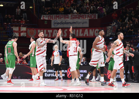 Foto Claudio Grassi/LaPresse 21 novembre 2018 Assago (MI) Italia sport basket AX Armani Exchange Olimpia Milan vs Kirolbet Baskonia Vitoria - Turkish Airlines Eurolega 2018/2019 - Mediolanum Forum. Nella foto : L&# x2019;esultanza di Milano Photo Claudio Grassi/LaPresse 21 novembre 2018 Assago (MI) Italy sport basket AX Armani Exchange Olimpia Milan vs Kirolbet Baskonia Vitoria - Turkish Airlines EuroLeague 2018/2019 - Mediolanum Forum. dans la pic : Olimpia exultation Banque D'Images