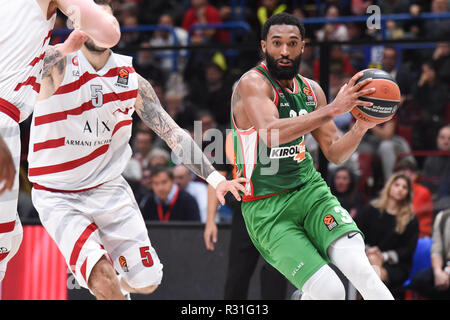 Foto Claudio Grassi/LaPresse 21 novembre 2018 Assago (MI) Italia sport basket AX Armani Exchange Olimpia Milan vs Kirolbet Baskonia Vitoria - Turkish Airlines Eurolega 2018/2019 - Mediolanum Forum. Nella foto : Darrun Hilliard (# 32 Kirolbet Baskonia Vitoria) Photo Claudio Grassi/LaPresse 21 novembre 2018 Assago (MI) Italy sport basket AX Armani Exchange Olimpia Milan vs Kirolbet Baskonia Vitoria - Turkish Airlines EuroLeague 2018/2019 - Mediolanum Forum. dans la pic : Darrun Hilliard (# 32 Kirolbet Baskonia Vitoria) Banque D'Images