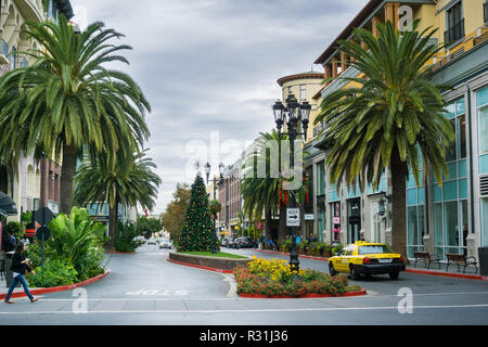 8 novembre 2017 San Jose/CA/USA - Street dans le quartier de shopping de style européen Santana Row, baie de San Francisco, Californie Banque D'Images