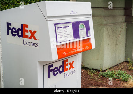 8 novembre 2017 San Jose/CA/USA - Boîte de dépôt FedEx Express Banque D'Images