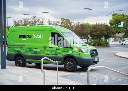 8 novembre 2017 San Jose/CA/USA - Amazon Fresh van des livraisons dans la baie de San Francisco Banque D'Images