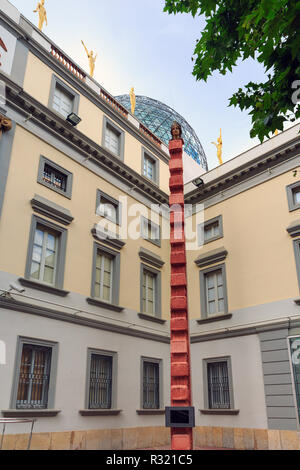 Figueres, Espagne - Juin 17, 2014 : Musée Dali de Figueres. Musée fut ouvert le 28 septembre 1974 et abrite la plus grande collection d'œuvres de Salvador D Banque D'Images