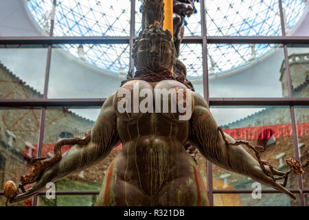 Figueres, Espagne - 17 juin 2014 : à l'intérieur du théâtre Dali Museum. Il abrite la plus grande et la plus diverse collection d'œuvres de Salvador Dali Banque D'Images