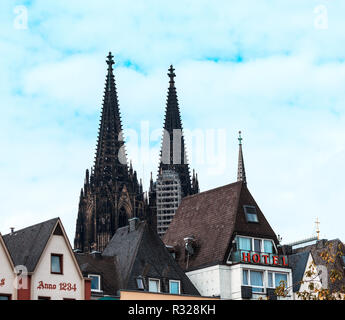 Vieille ville de Cologne,vu du Rhin Banque D'Images
