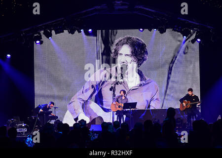 Johnny McDaid, Gary Lightbody et Nathan Connolly, de Snow Patrol lors du mondial Faire du bruit nuit à Finsbury Square, Londres. Le gala a recueilli des fonds pour l'organisme de bienfaisance national global, faire du bruit, mis en place par Global pour aider les enfants défavorisés, les jeunes et leurs familles à travers le Royaume-Uni. Banque D'Images