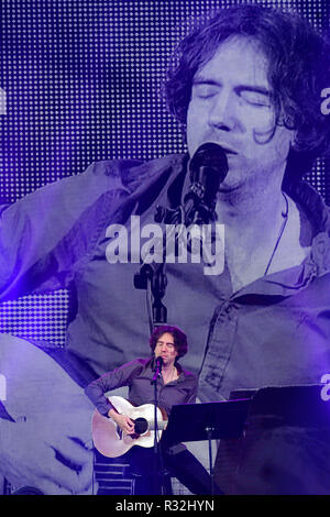 Gary Lightbody de Snow Patrol lors du mondial Faire du bruit nuit à Finsbury Square, Londres. Le gala a recueilli des fonds pour l'organisme de bienfaisance national global, faire du bruit, mis en place par Global pour aider les enfants défavorisés, les jeunes et leurs familles à travers le Royaume-Uni. Banque D'Images