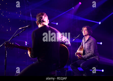 Gary Lightbody de Snow Patrol lors du mondial Faire du bruit nuit à Finsbury Square, Londres. Le gala a recueilli des fonds pour l'organisme de bienfaisance national global, faire du bruit, mis en place par Global pour aider les enfants défavorisés, les jeunes et leurs familles à travers le Royaume-Uni. ASSOCIATION DE PRESSE Photo. Photo date : mardi 20 novembre 2018. Crédit photo doit se lire : Ian West/PA Wire Banque D'Images