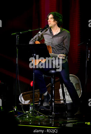 Gary Lightbody de Snow Patrol lors du mondial Faire du bruit nuit à Finsbury Square, Londres. Le gala a recueilli des fonds pour l'organisme de bienfaisance national global, faire du bruit, mis en place par Global pour aider les enfants défavorisés, les jeunes et leurs familles à travers le Royaume-Uni. ASSOCIATION DE PRESSE Photo. Photo date : mardi 20 novembre 2018. Crédit photo doit se lire : Ian West/PA Wire Banque D'Images