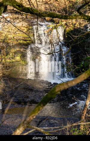 L'Oisans sgwd-gwyn cascade dans les Fforest Fawr Geopark dans les Brecon Beacons, Powys, Wales, UK Banque D'Images