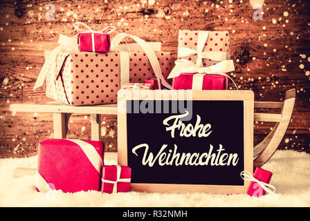 Traîneau avec des cadeaux, calligraphie Frohe Weihnachten signifie Joyeux Noël Banque D'Images