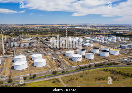 Photo aérienne d'une raffinerie de pétrole Banque D'Images