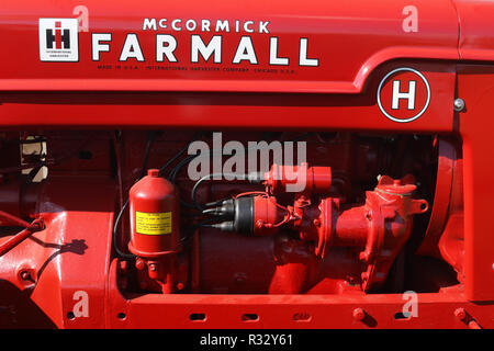 International Harvester 1951- Tracteur McCormick FARMALL H modèle logo et moteur. Canfield juste. Foire du Comté de Mahoning. Canfield, Youngstown, Ohio, USA. Banque D'Images