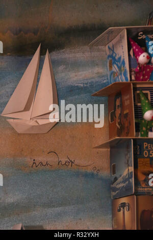 Ivan Hor, peintre d'origine hongroise vivant dans le Saint-Tropez, France, Galerie d'exposition rétrospective 50 Pinter Budapest, Hongrie (3) bateaux de papier D Banque D'Images