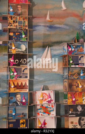 Ivan Hor, peintre d'origine hongroise vivant dans le Saint-Tropez, France, Galerie d'exposition rétrospective 50 Pinter Budapest, Hongrie (3) bateaux de papier D Banque D'Images