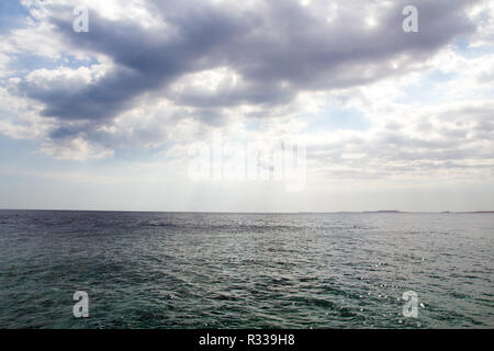 El-Shaikh Sharm, Egypte - Novembre 2, 2018 :- photo pour mer rouge dans la ville égyptienne de Charm el-Cheikh, où l'eau et les nuages. montrant Banque D'Images