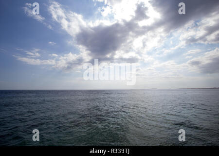 El-Shaikh Sharm, Egypte - Novembre 2, 2018 :- photo pour mer rouge dans la ville égyptienne de Charm el-Cheikh, où l'eau et les nuages. montrant Banque D'Images