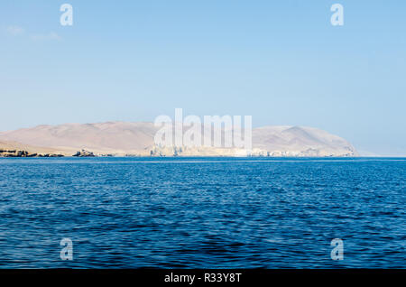 Paracas désert et l'Océan Pacifique Banque D'Images