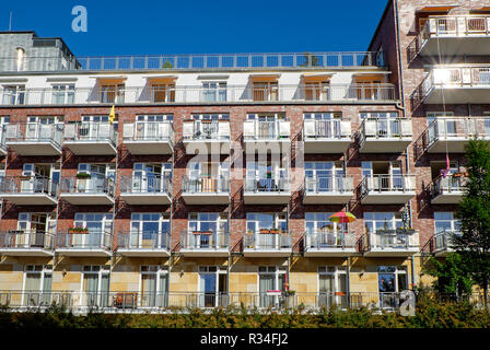 Immeuble moderne avec nombreux balcons Banque D'Images