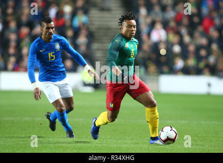 Milton Keynes, Angleterre - le 20 novembre 2018 Pierre Kunde Malong du Cameroun et Paulinho du Brésil Le Brésil au cours de la tournée mondiale de Chevrolet International F Banque D'Images