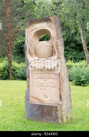 Waypost à 2431 km sur le Chemin de Compostelle, près de Echternach, Grevenmacher, Luxembourg Banque D'Images
