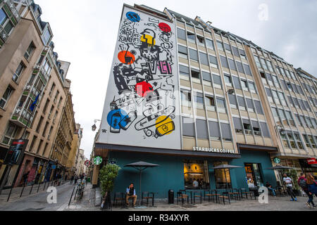 PARIS, FRANCE, LE 6 SEPTEMBRE 2018 - Starbucks coffee près de Centre Pompidou à Paris, France Banque D'Images