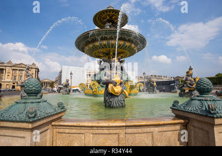 PARIS, FRANCE, 5 septembre 2018 - La Fontaine des mers, Place de la Concorde à Paris. L'une des plus célèbres places de Paris, France. Banque D'Images