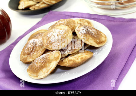 Poffertjes avec sweet sucre glace Banque D'Images