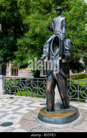 Franz Kafka monument à la Dusni Street, près de la synagogue Espagnole, faite par le sculpteur Jaroslav Rona Banque D'Images