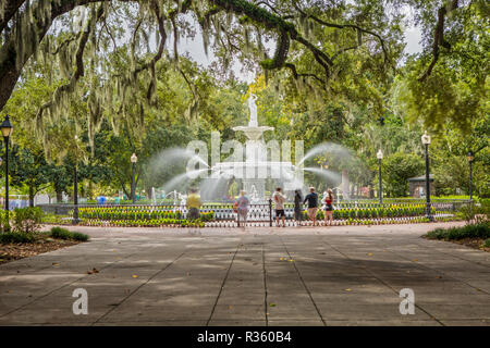 Fontaine à l'Forsyth Park à Savannah, GA Banque D'Images