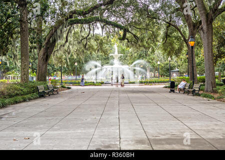 Fontaine à l'Forsyth Park à Savannah, GA Banque D'Images