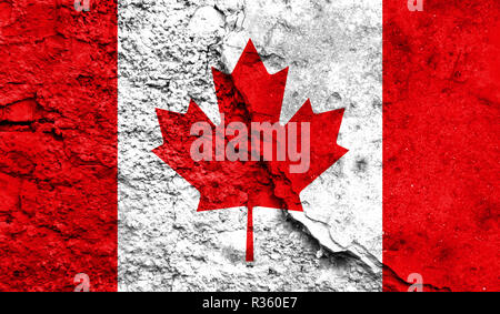 Drapeau du Canada portrait peint sur un mur fissuré, concept d'actions armées et conflits dans le monde Banque D'Images