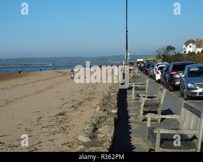 Des groupes de promeneurs de chiens sur Instow Beach North Devon UK Banque D'Images