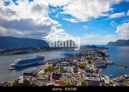 Vue depuis la montagne Aksla à la ville d'Alesund , Norvège Banque D'Images
