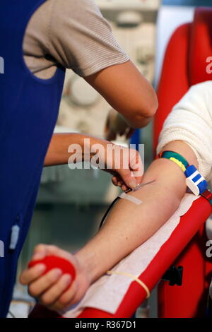 Détail de la collecte de sang de la main du patient Banque D'Images