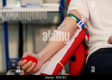 Détail de la collecte de sang de la main du patient Banque D'Images