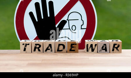 Les termes "forme dés guerre commerciale" en face d'un panneau d'arrêt Banque D'Images