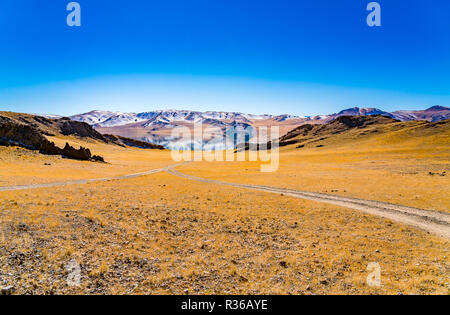 Très belle vue sur le lac Tolbo en automne à Ulgii en Mongolie Banque D'Images