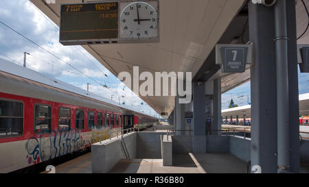 SOFIA, BULGARIE - 16 septembre 2018 : gare centrale de ville de Sofia, Bulgarie Banque D'Images