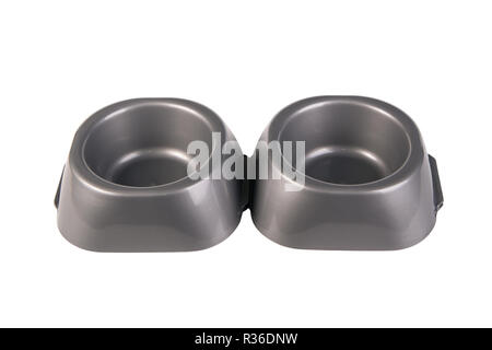 Deux bols de nourriture pour chats en plastique gris isolated on white Banque D'Images